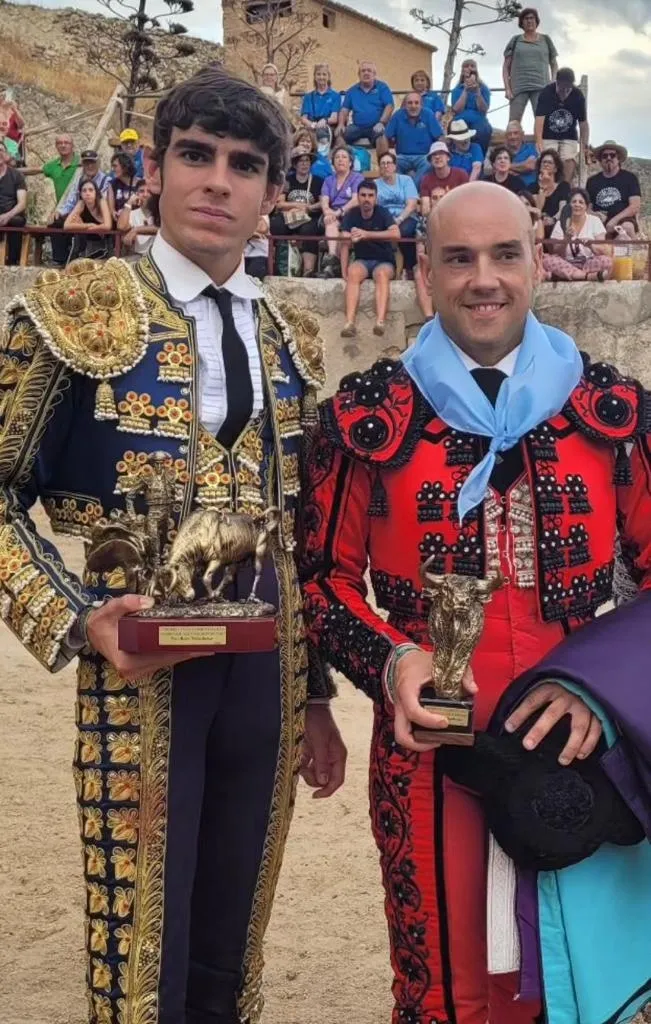 Foto 2 - La novillada de Deza se salda con una vuelta al ruedo, seis orejas y un rabo