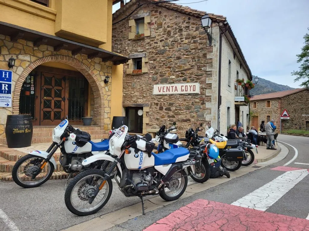 Foto 9 - Im&aacute;genes: 30 BMWs cl&aacute;sicas realizan una inolvidable ruta por Soria y La Rioja