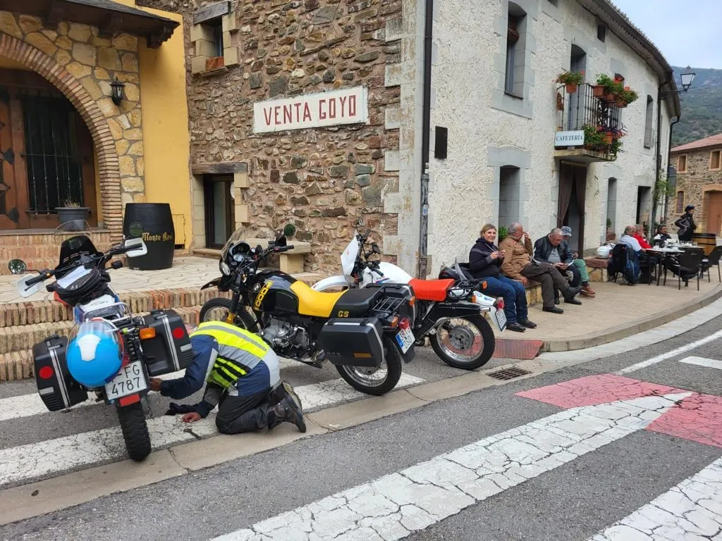 Foto 8 - Im&aacute;genes: 30 BMWs cl&aacute;sicas realizan una inolvidable ruta por Soria y La Rioja