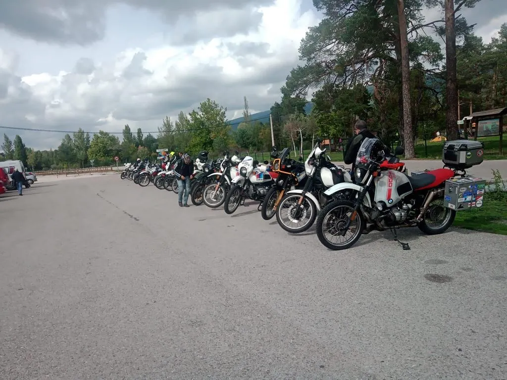 Foto 2 - Im&aacute;genes: 30 BMWs cl&aacute;sicas realizan una inolvidable ruta por Soria y La Rioja
