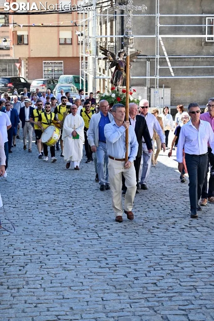 Procesión de San Miguel en Duruelo de la Sierra. 