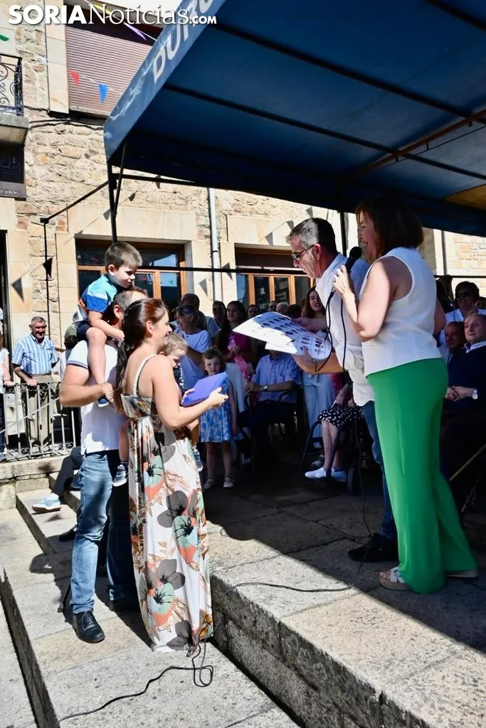 Foto 2 - Duruelo de la Sierra homenajea a los beb&eacute;s nacidos en 2022 durante sus fiestas de San Miguel