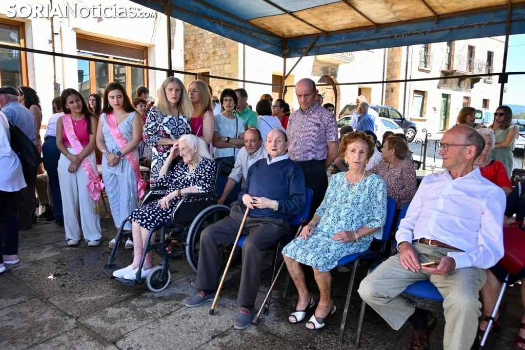 Foto 11 - Duruelo de la Sierra homenajea a los beb&eacute;s nacidos en 2022 durante sus fiestas de San Miguel