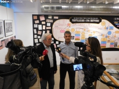 Inauguración de la exposición 'El Collado, un paseo comercial a pie de calle'. /SN