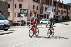 Fotos: Turistas de todo el mundo y visontinos se reúnen en Vinuesa en las horas previas a La Vuelta