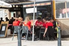 Fotos: Turistas de todo el mundo y visontinos se reúnen en Vinuesa en las horas previas a La Vuelta