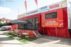 Fotos: Turistas de todo el mundo y visontinos se reúnen en Vinuesa en las horas previas a La Vuelta