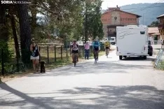 Fotos: Turistas de todo el mundo y visontinos se reúnen en Vinuesa en las horas previas a La Vuelta