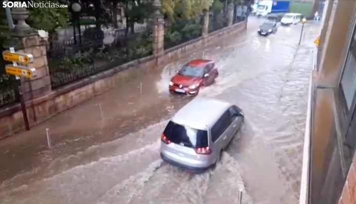 Videos: Riadas en Soria y un vehículo atrapado en el túnel de Eduardo Saavedra por la tormenta