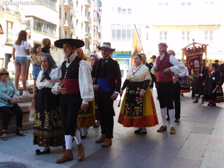 GALER&Iacute;A | La danza tradicional llena de color y baile la plaza Mayor