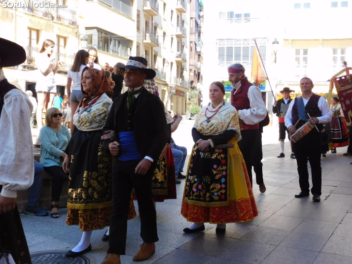 GALER&Iacute;A | La danza tradicional llena de color y baile la plaza Mayor