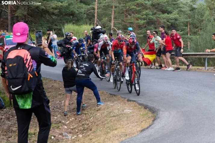 La Vuelta Ciclista en la Laguna Negra