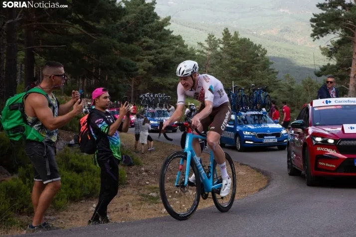 La Vuelta Ciclista en la Laguna Negra