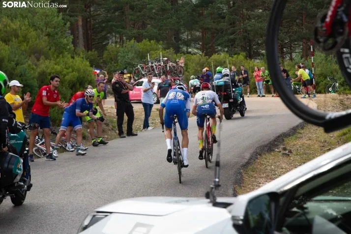 La Vuelta Ciclista en la Laguna Negra