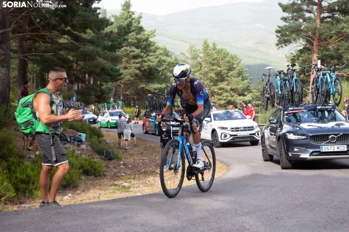 La Vuelta Ciclista en la Laguna Negra
