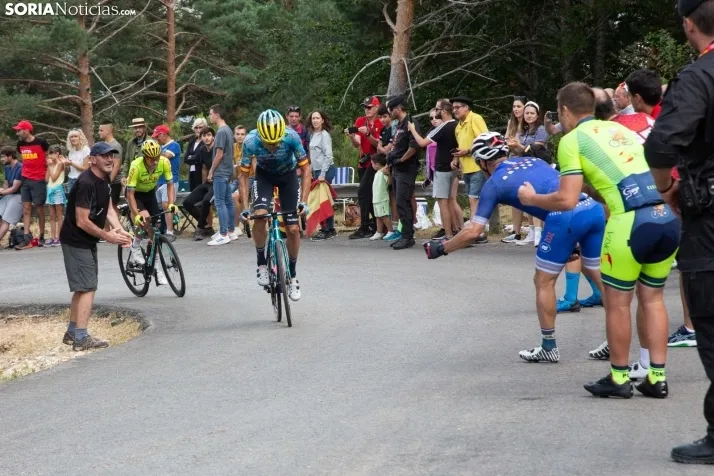 La Vuelta Ciclista en la Laguna Negra