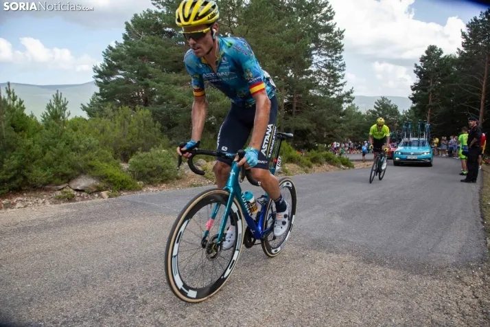 La Vuelta Ciclista en la Laguna Negra
