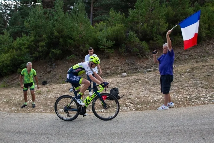 La Vuelta Ciclista en la Laguna Negra