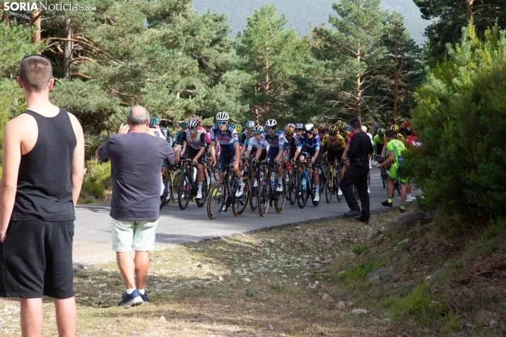 La Vuelta Ciclista en la Laguna Negra