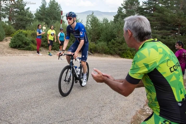 La Vuelta Ciclista en la Laguna Negra
