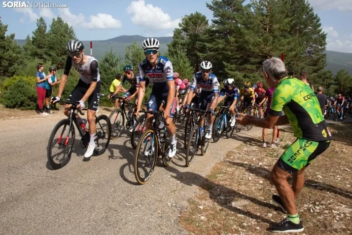 La Vuelta Ciclista en la Laguna Negra