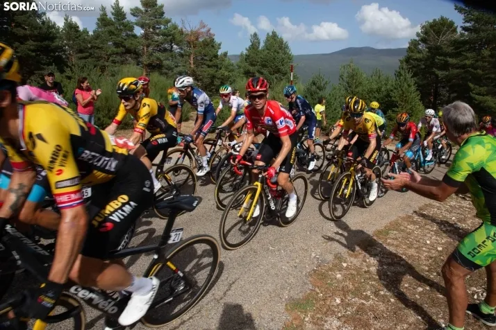 La Vuelta Ciclista en la Laguna Negra