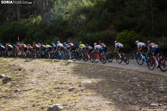 La Vuelta Ciclista en la Laguna Negra