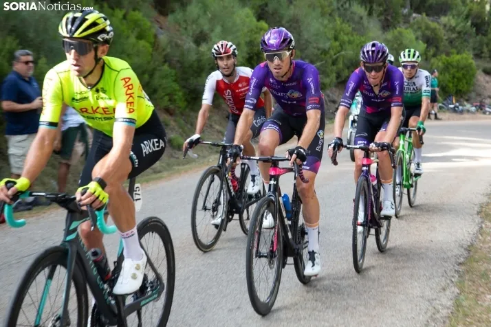 La Vuelta Ciclista en la Laguna Negra