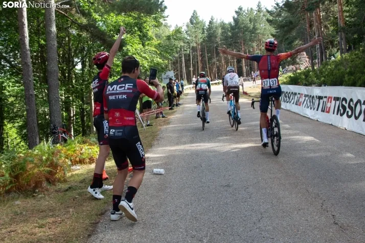 La Vuelta Ciclista en la Laguna Negra