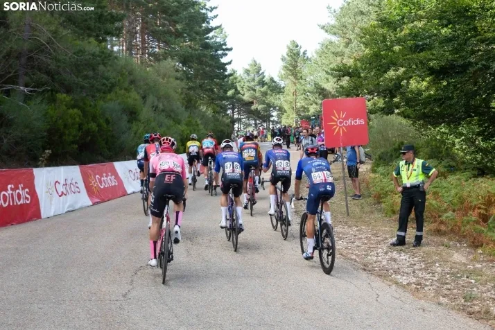 La Vuelta Ciclista en la Laguna Negra