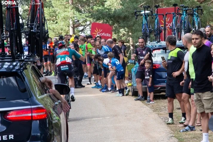 La Vuelta Ciclista en la Laguna Negra