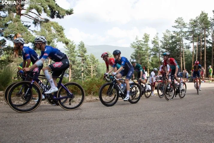 La Vuelta Ciclista en la Laguna Negra