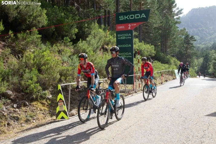 La Vuelta Ciclista en la Laguna Negra