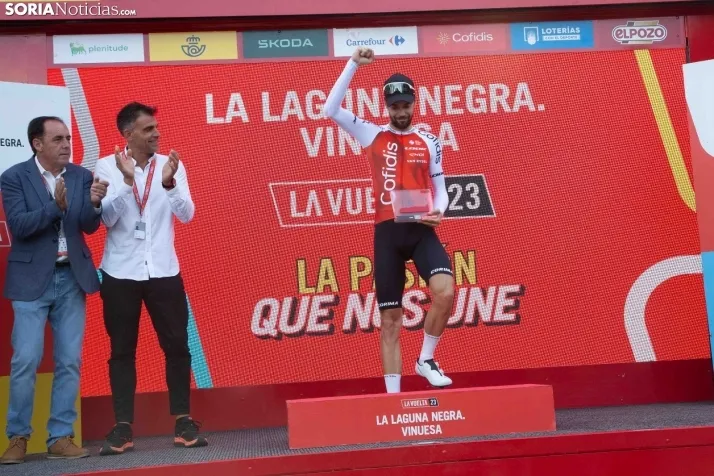 La Vuelta Ciclista en la Laguna Negra