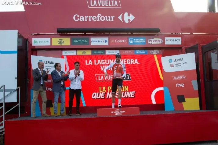 La Vuelta Ciclista en la Laguna Negra