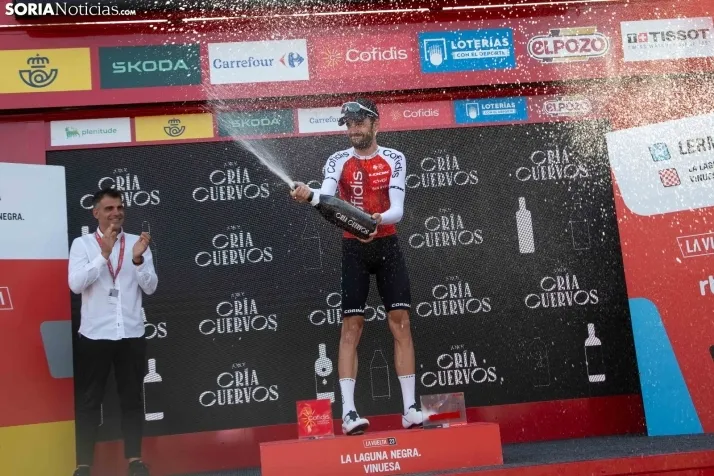 La Vuelta Ciclista en la Laguna Negra