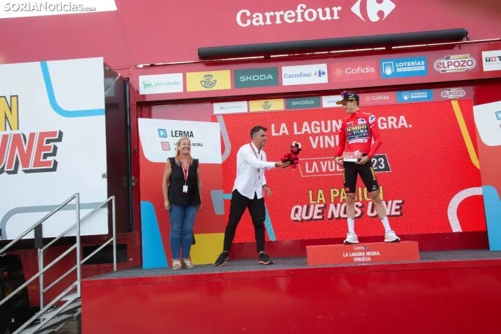 La Vuelta Ciclista en la Laguna Negra