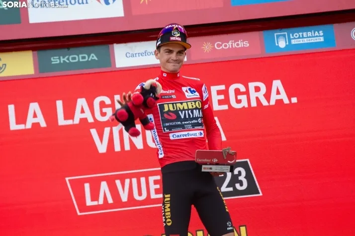 La Vuelta Ciclista en la Laguna Negra