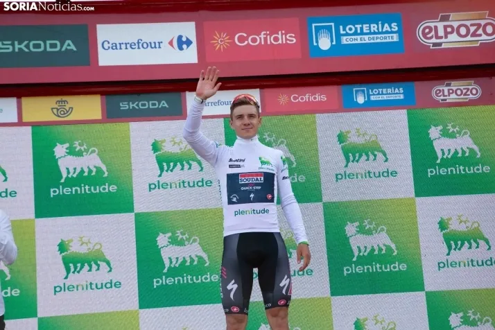 La Vuelta Ciclista en la Laguna Negra