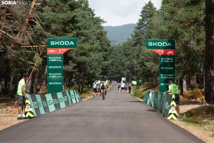 La Vuelta Ciclista en la Laguna Negra