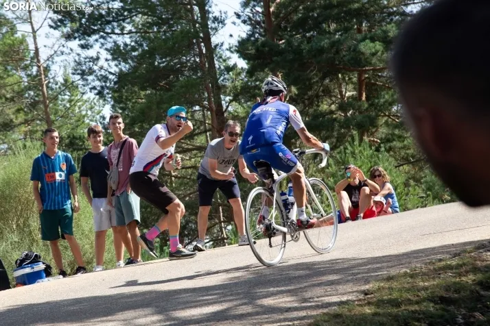 La Vuelta Ciclista en la Laguna Negra