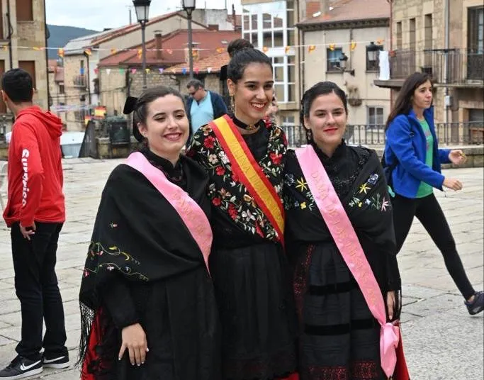 Galer&iacute;a: La Ronda invade Duruelo de la Sierra en sus fiestas del Cristo