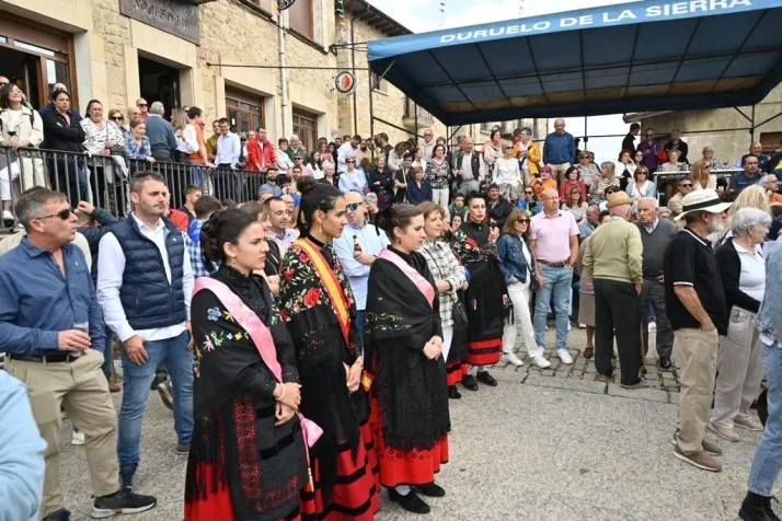Galer&iacute;a: La Ronda invade Duruelo de la Sierra en sus fiestas del Cristo