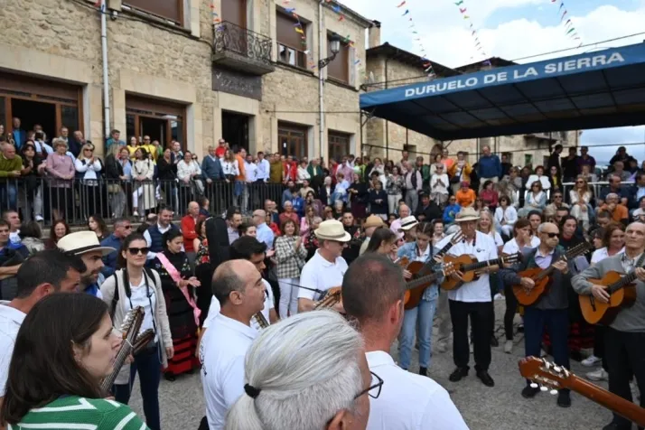 Galer&iacute;a: La Ronda invade Duruelo de la Sierra en sus fiestas del Cristo