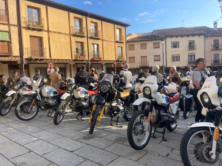 Im&aacute;genes: 30 BMWs cl&aacute;sicas realizan una inolvidable ruta por Soria y La Rioja