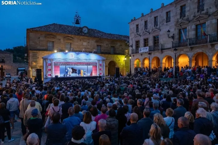 Fotos: La Carroza Del Real deslumbra en la plaza Mayor