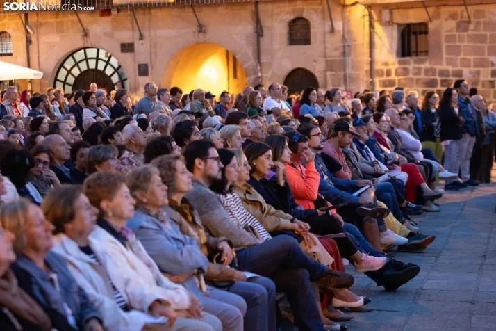 Fotos: La Carroza Del Real deslumbra en la plaza Mayor