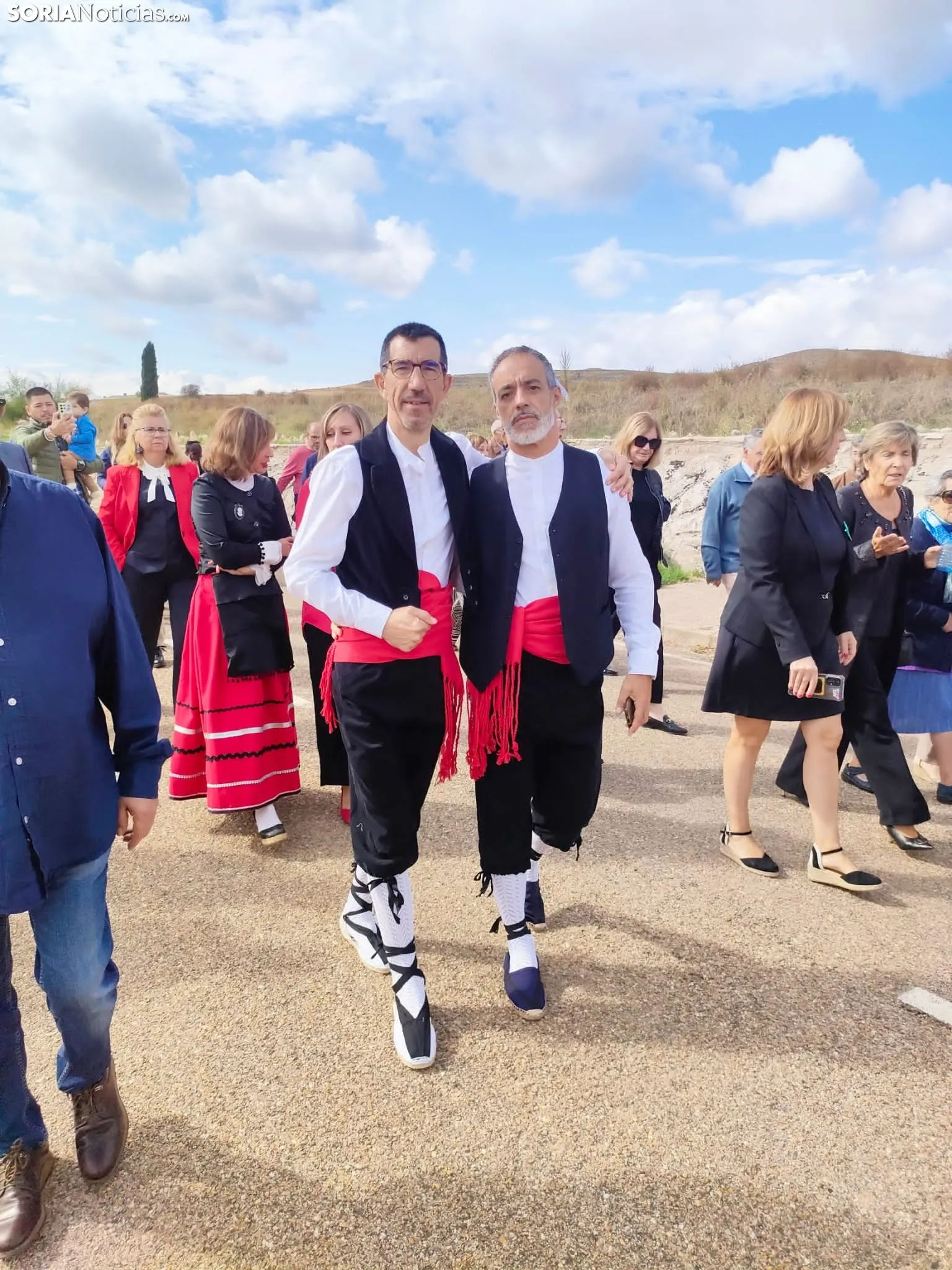 Foto 8 - Las joteras de Caltojar bailan a la Virgen del Pilar