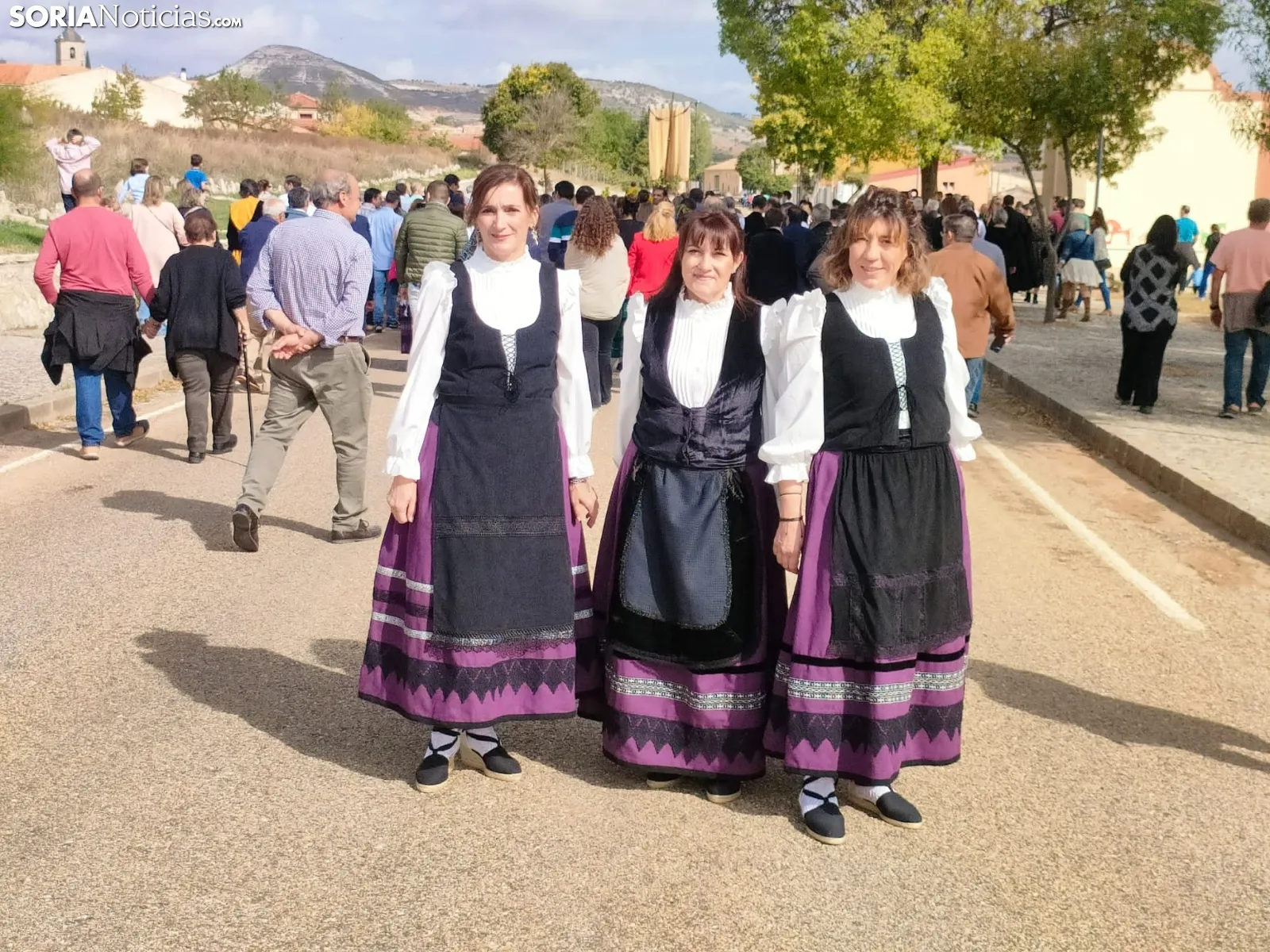 Foto 9 - Las joteras de Caltojar bailan a la Virgen del Pilar