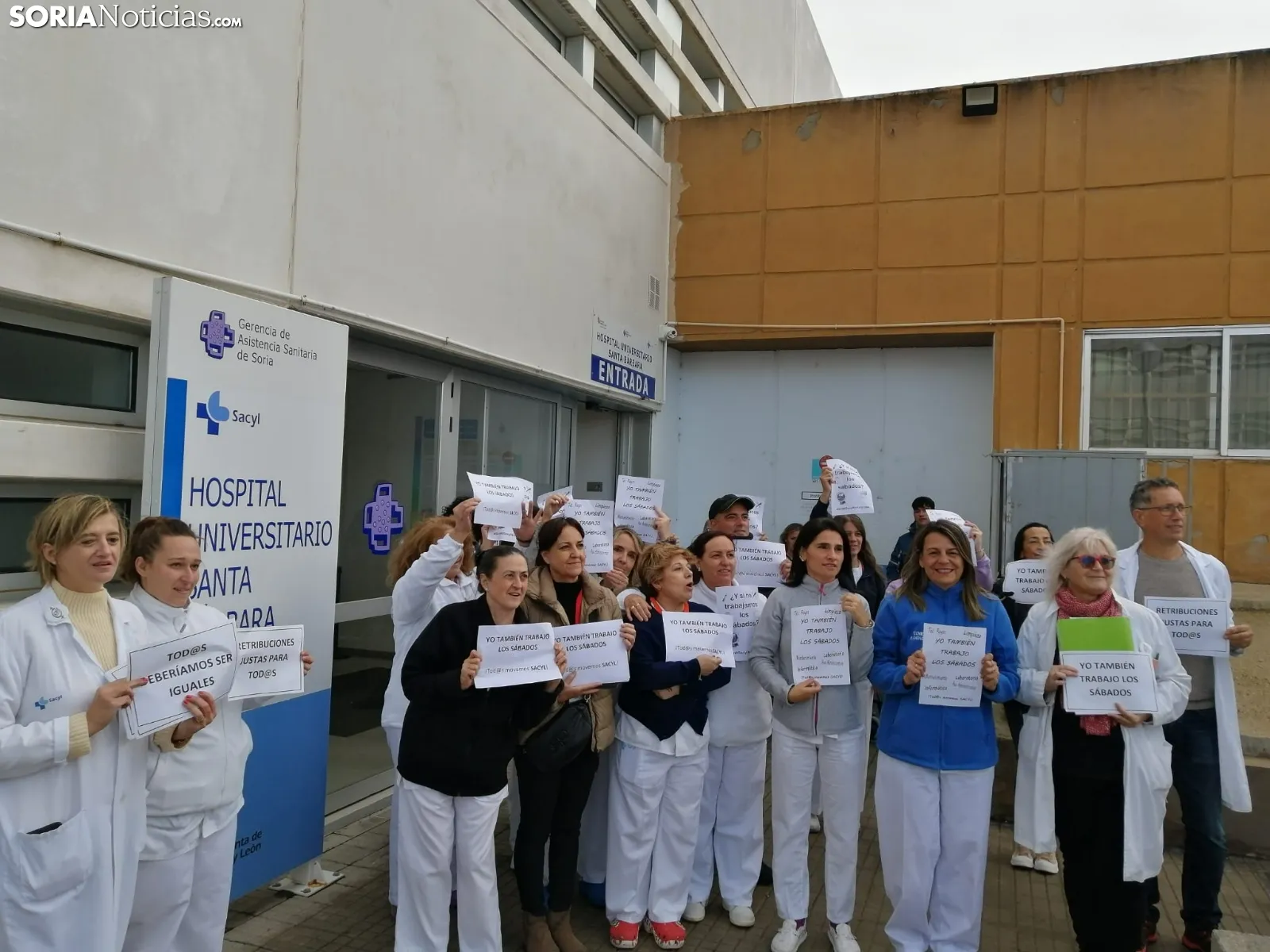 Foto 2 - Los trabajadores del Sacyl se concentran ante las "discriminaciones salariales"